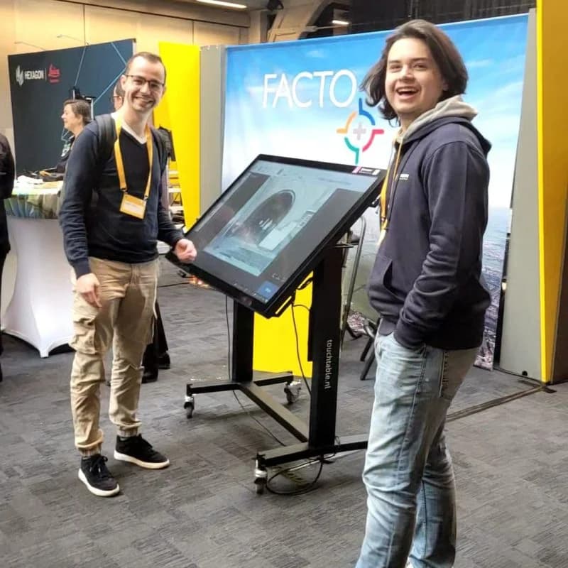 Een TouchTable als middelpunt van een beursstand