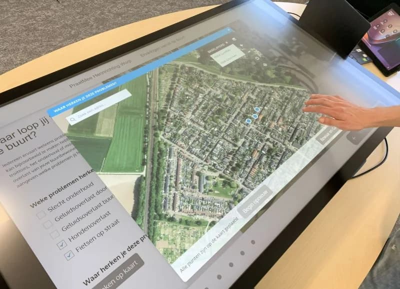 TouchTable Go table tactile portable en utilisation pendant une présentation ou un atelier